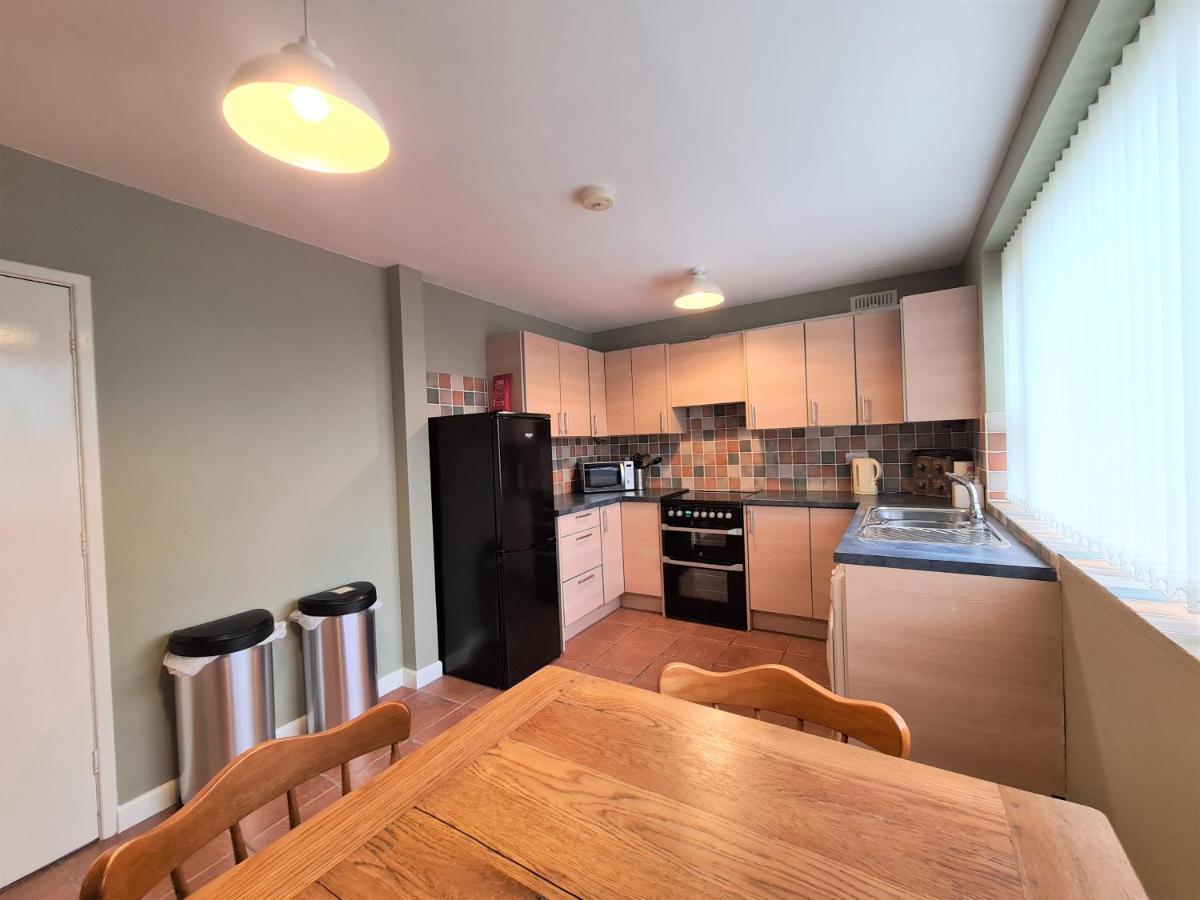 3 Bedroom Apartment Coventry - Hosted By Coventry Accommodation Exterior foto